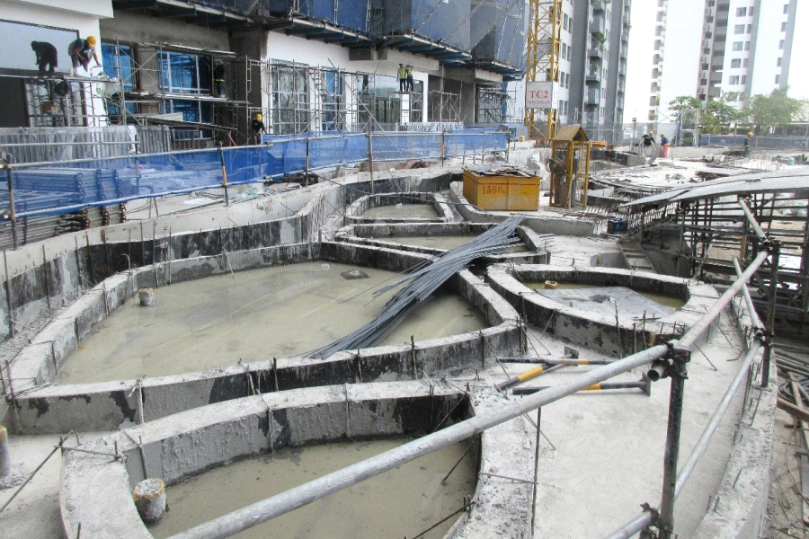 Casting concrete for swimming pool