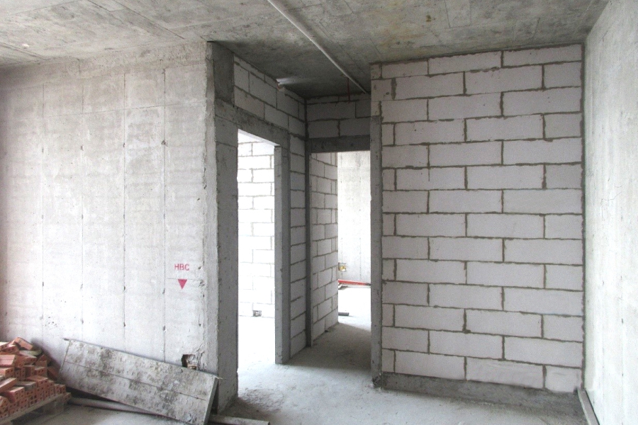 Construction of brick wall at level 34